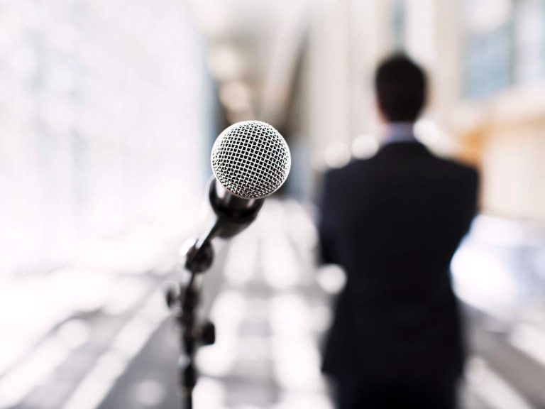 SPEAKER ATAU TRAINER-KAH? (Membedakan Trainer dengan Speaker)